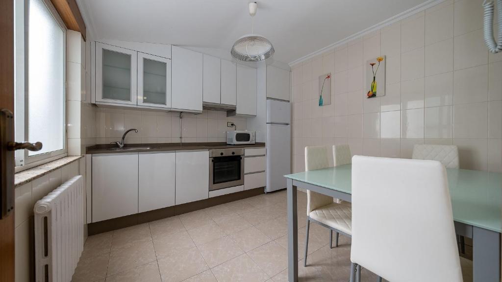 A kitchen or kitchenette at Apartamento Loli 4