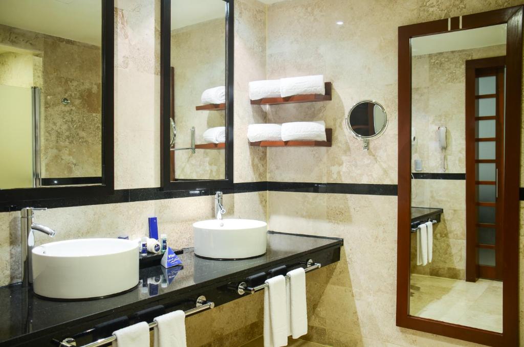 Un baño de Grand Riviera Princess - All Inclusive