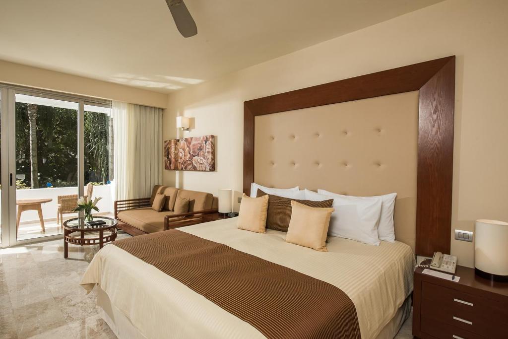 Una cama o camas en una habitación de Grand Riviera Princess - All Inclusive
