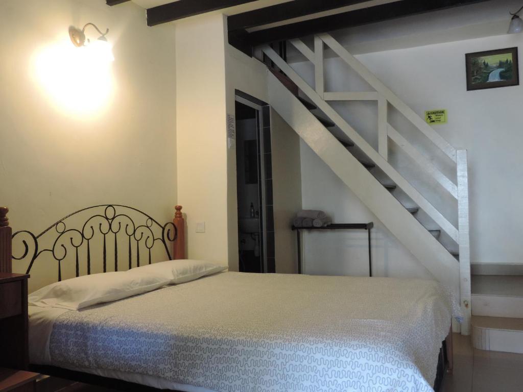 Postel nebo postele na pokoji v ubytování Cameronian Inn