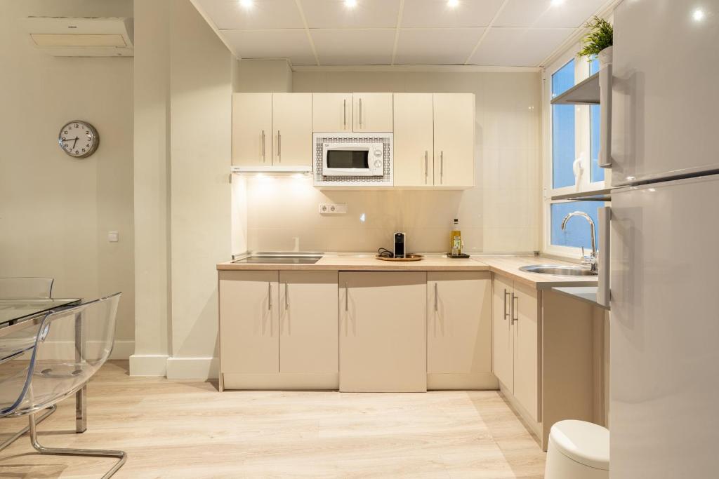 Kuchyňa alebo kuchynka v ubytovaní Urbe10 Angel Suites 2 Bedrooms Apartment 2A