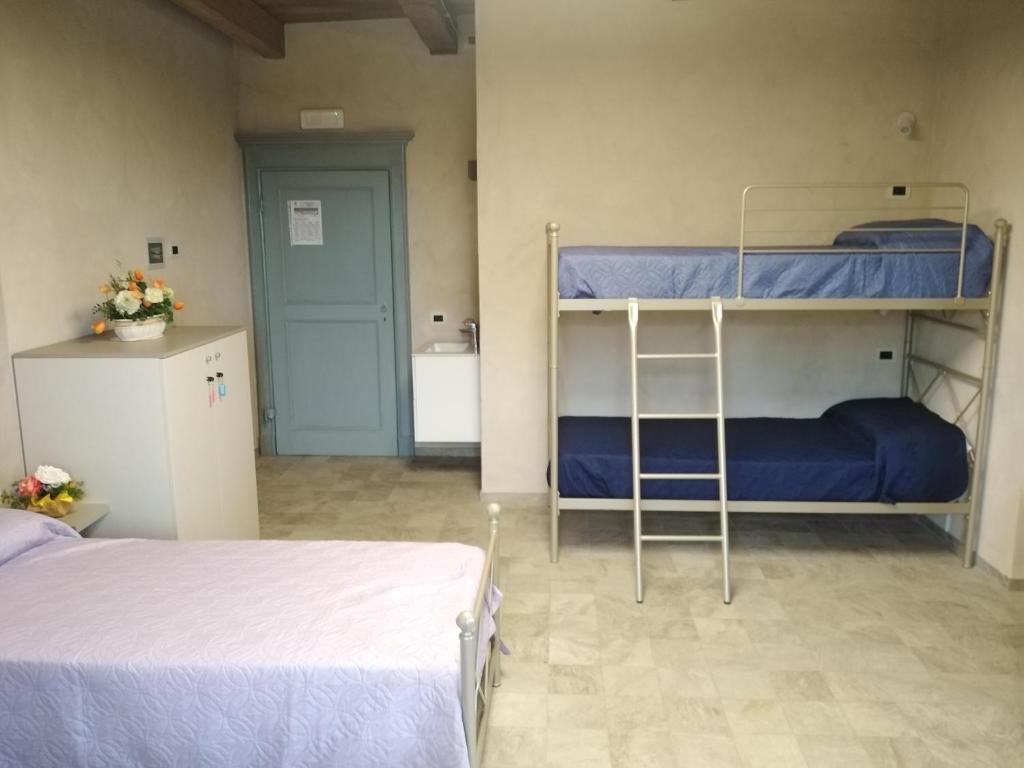 Postel nebo postele na pokoji v ubytování Ostello del Monastero