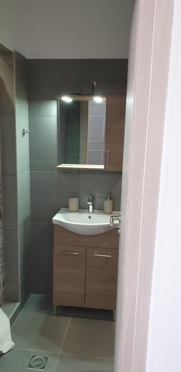 Kúpeľňa v ubytovaní AVR Airport Deluxe Suites 6 AIRPORT FREE SHUTLE
