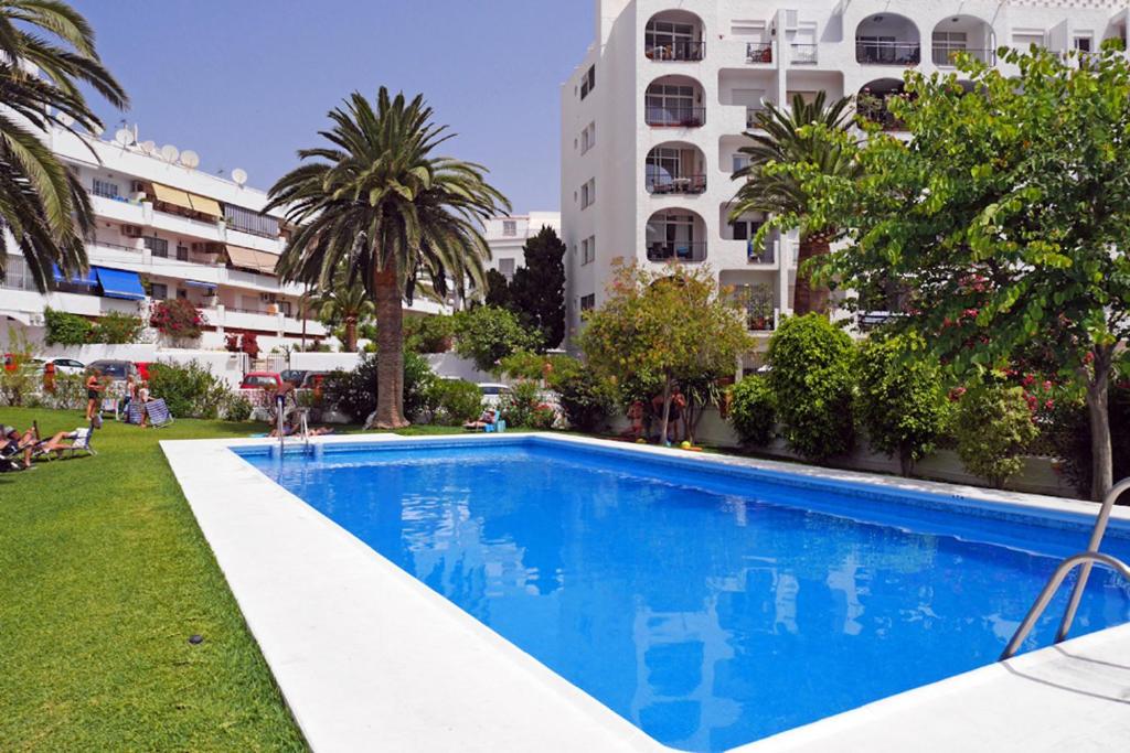 Basen w obiekcie Neenies Nerja - Carabeo Luxury Apartment lub w pobliżu