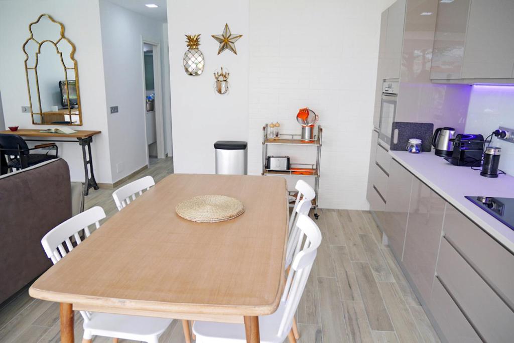 Kuchnia lub aneks kuchenny w obiekcie Neenies Nerja - Carabeo Luxury Apartment