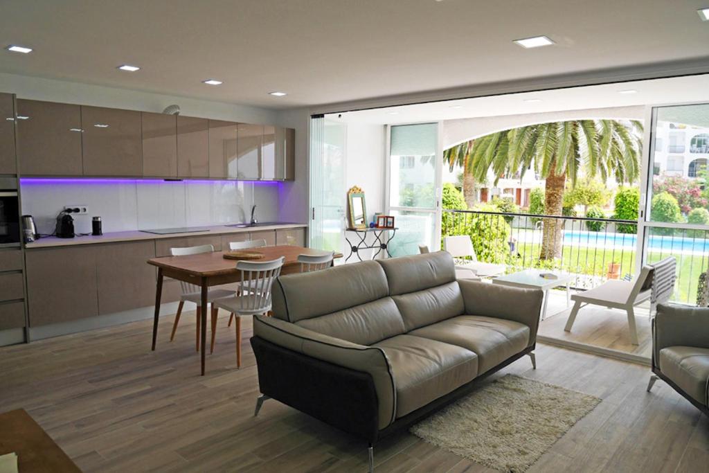 Kuchnia lub aneks kuchenny w obiekcie Neenies Nerja - Carabeo Luxury Apartment