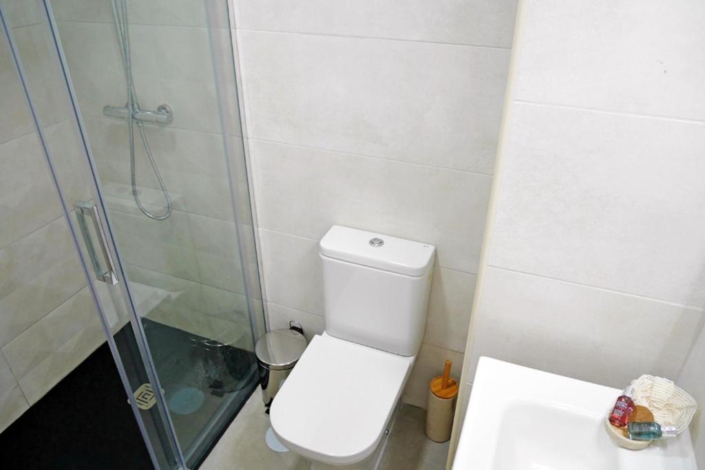 Łazienka w obiekcie Neenies Nerja - Carabeo Luxury Apartment