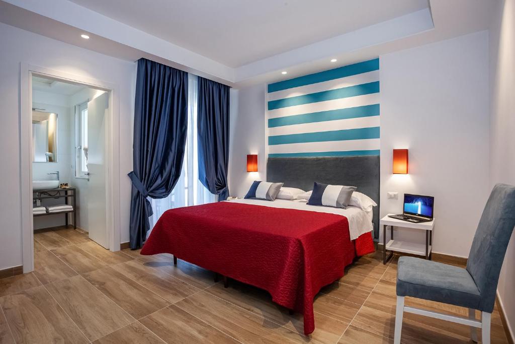 A bed or beds in a room at Hotel Angelina
