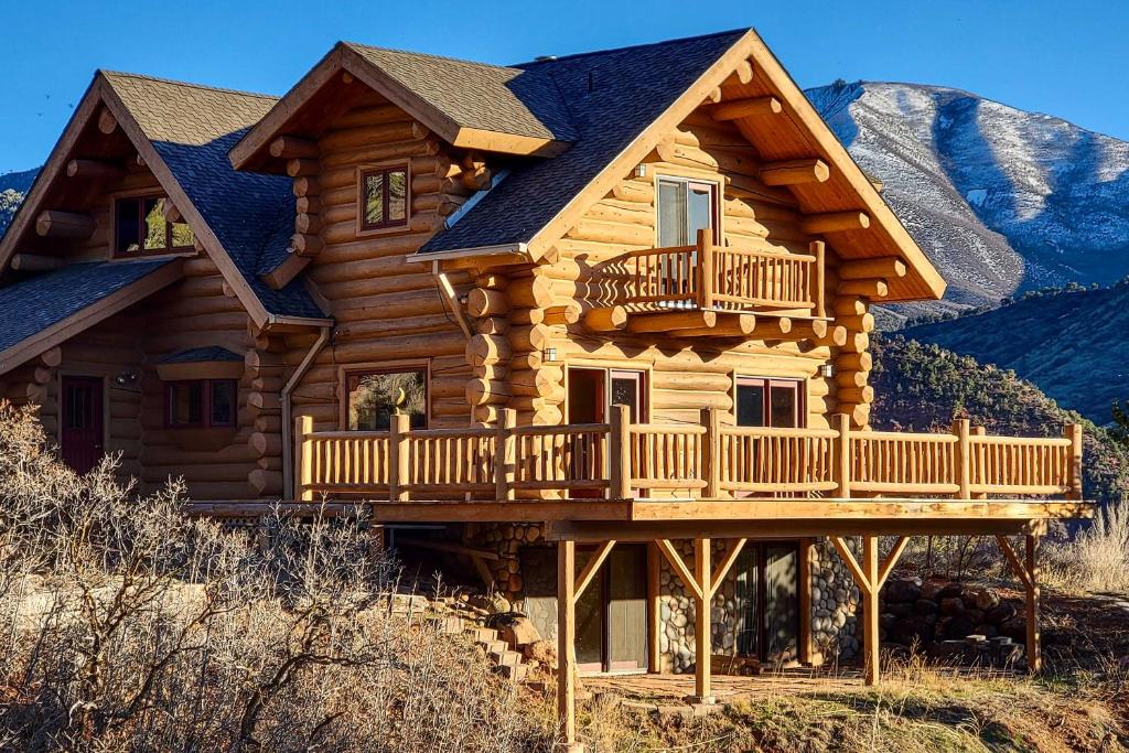 Spacious Mtn Retreat with Deck Hike and Explore!