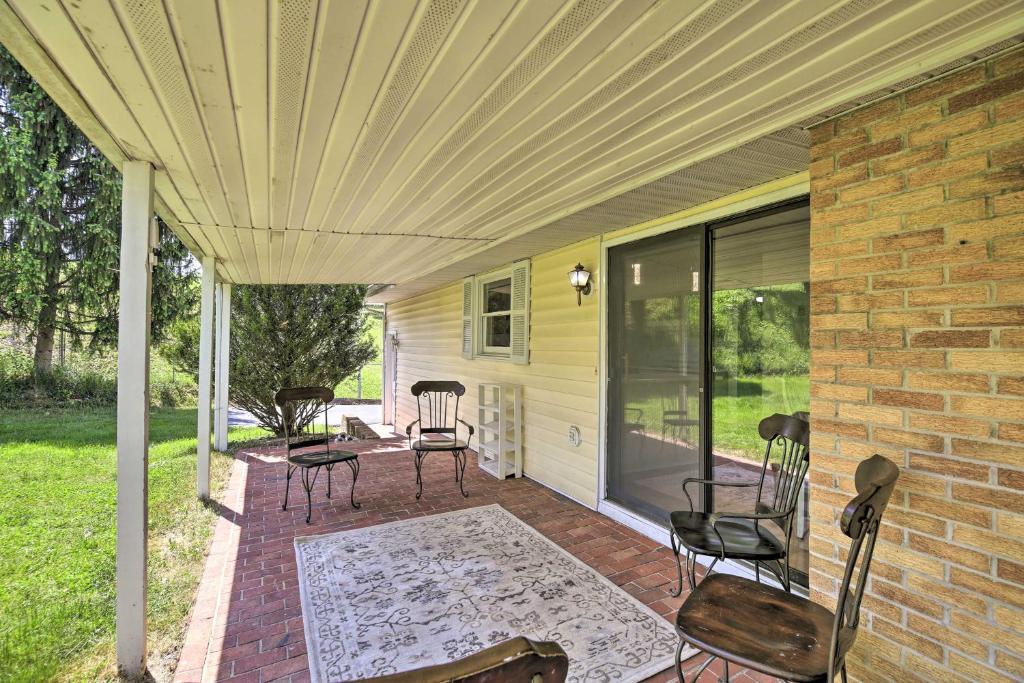 Bluefield Retreat with Pool Table Near Parks! - Housity
