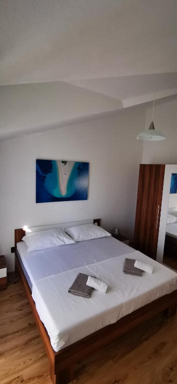 Postel nebo postele na pokoji v ubytování Apartments Marin, Kolan, Mandre, Pag