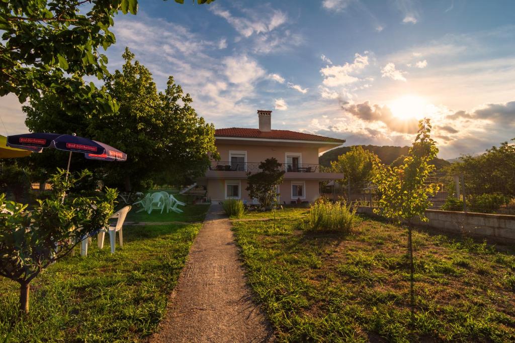 a house in the middle of a yard at Kostas & Eleni Apartments in Sotirítsa