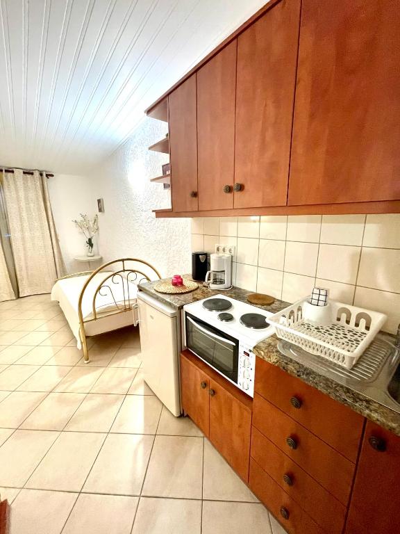 Kuchyňa alebo kuchynka v ubytovaní Kommeno Bay Apartments