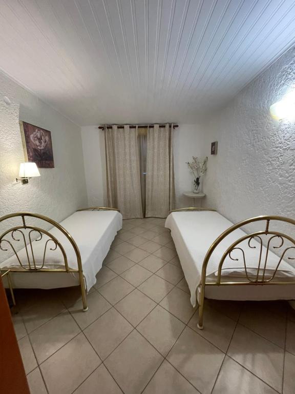 Posteľ alebo postele v izbe v ubytovaní Kommeno Bay Apartments