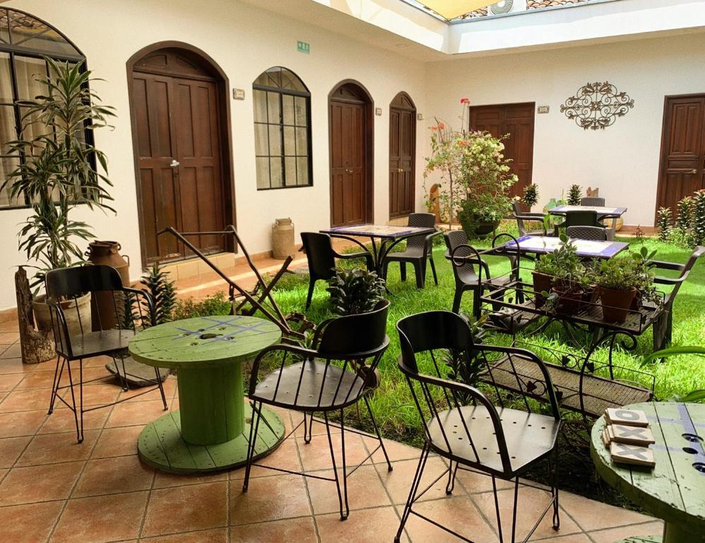Hostal Las Puertas - Housity