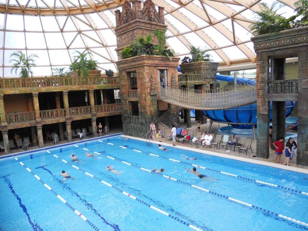 Bazén v ubytování Attila Hotel Budapest nebo v jeho okolí