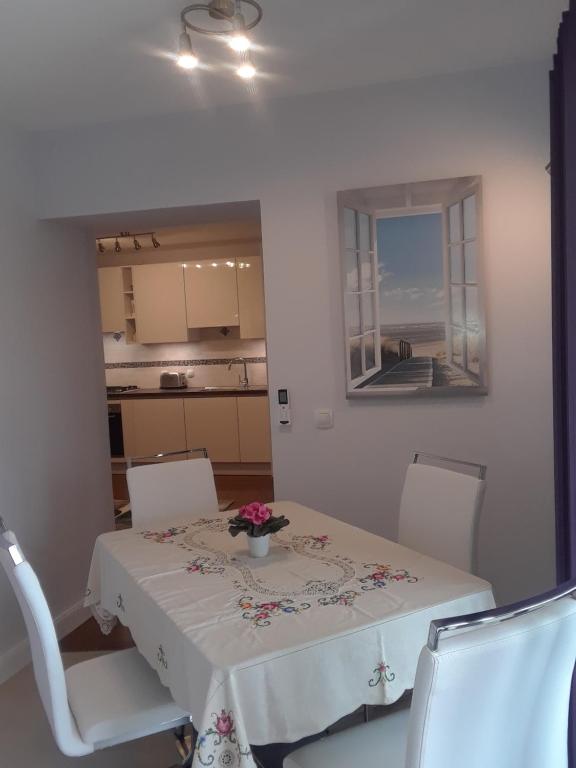 a dining room with a table and chairs and a mirror at New Kosljun Apartment short walk to Beach in Košljun