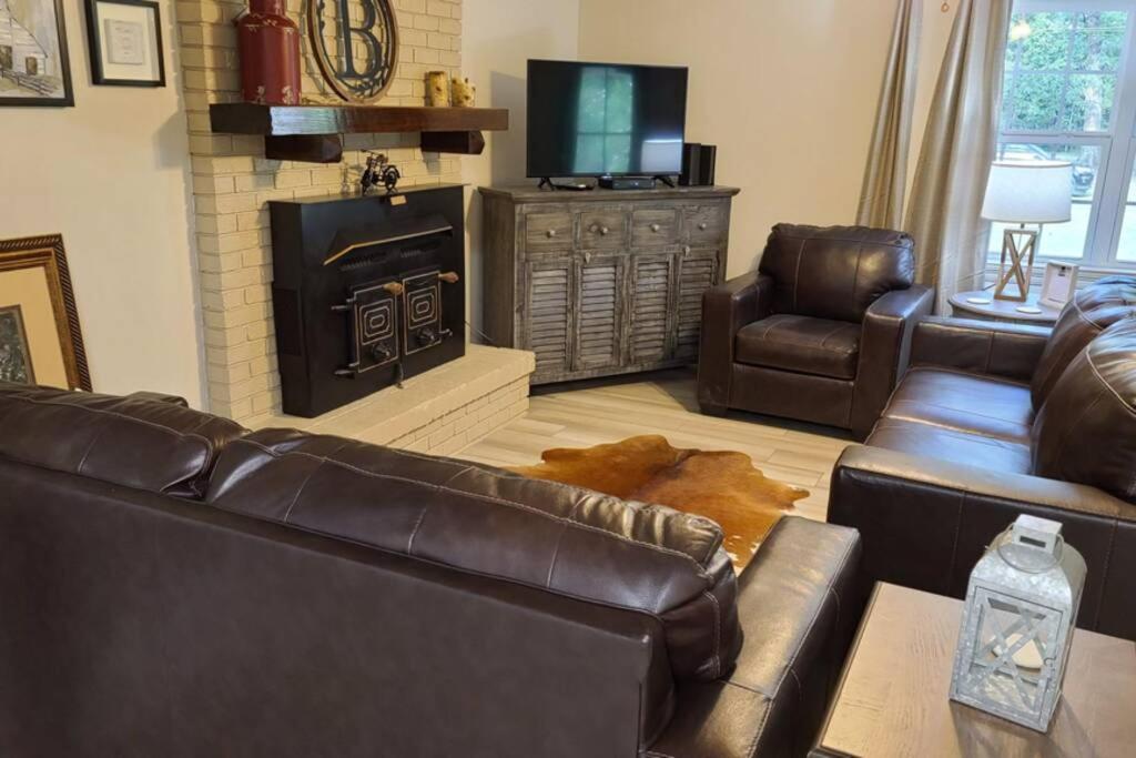 Farm House stay with soaking tub and hot tub barn - Casa De Cuatro Dormitorios