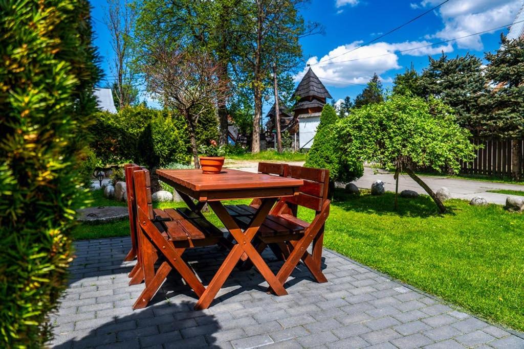 Vonkajšia záhrada v ubytovaní Apartament Polany