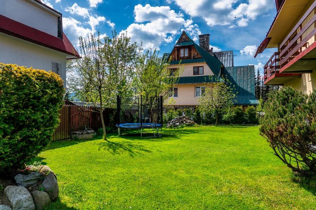 Vonkajšia záhrada v ubytovaní Apartament Polany