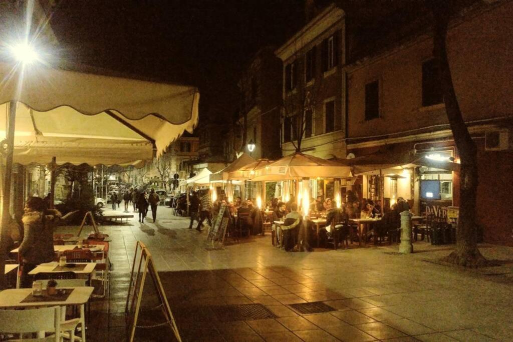 A restaurant or other place to eat at House of the Rising Sun