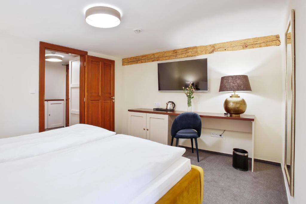 Postel nebo postele na pokoji v ubytování Zámecký hotel & Wellness