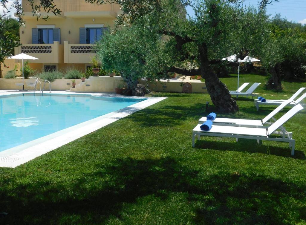 Bazén v ubytování Orea Superior Rooms nebo v jeho okolí