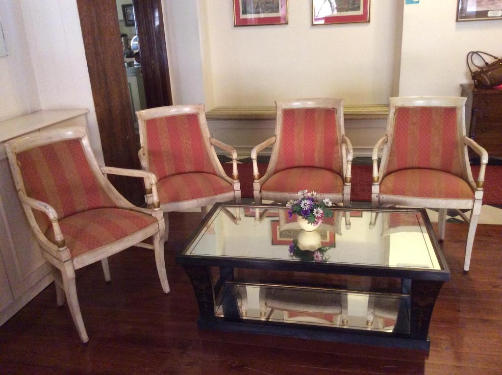 Istumisnurk majutusasutuses Cavalieri Hotel