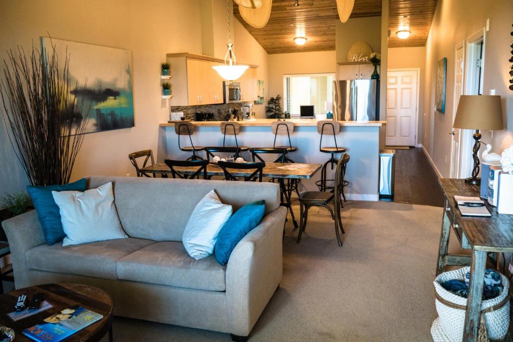 Χώρος καθιστικού στο Sirens Serenity Condominium
