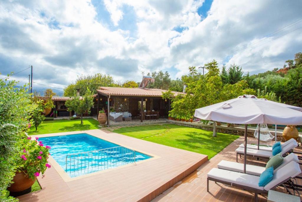 Bazén v ubytování Villa Casa Avocado nebo v jeho okolí