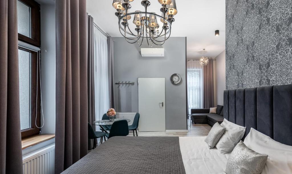Z14 Boutique Residence - Krakow Old Town - Deluxe Suite | King-size Bed | 40m2 Terrace | A/C