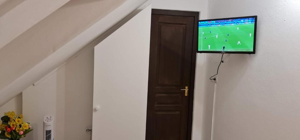 TV a/nebo společenská místnost v ubytování Arató Vendégház