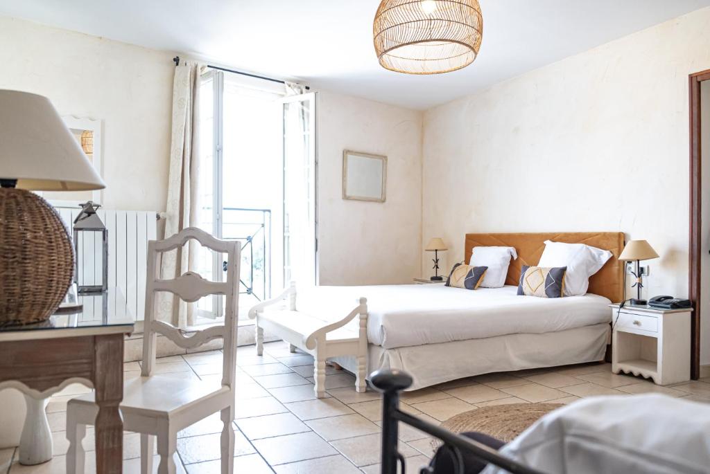 Logis hôtel et restaurant La Bastide Cabezac - Habitación Triple De Lujo