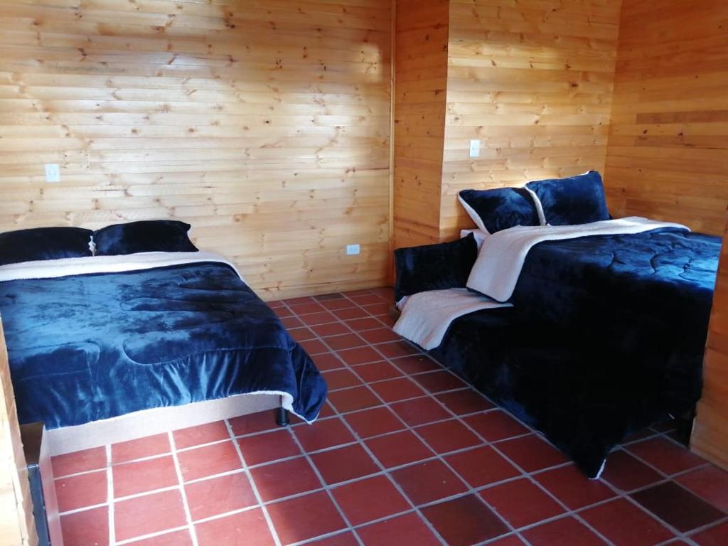 Postel nebo postele na pokoji v ubytování Guatavita Campestre Suites