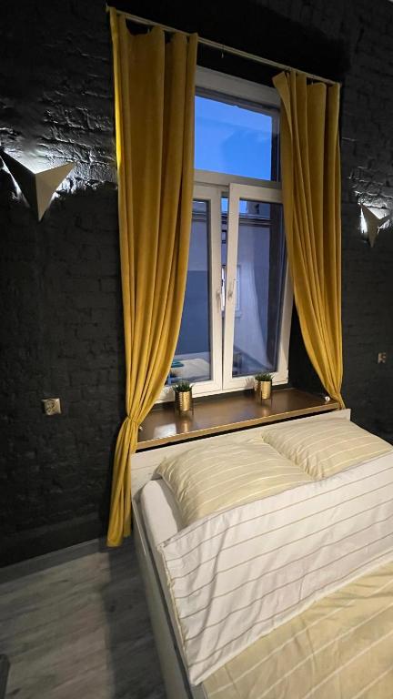 DarkHouse2 - One-Bedroom Apartment
