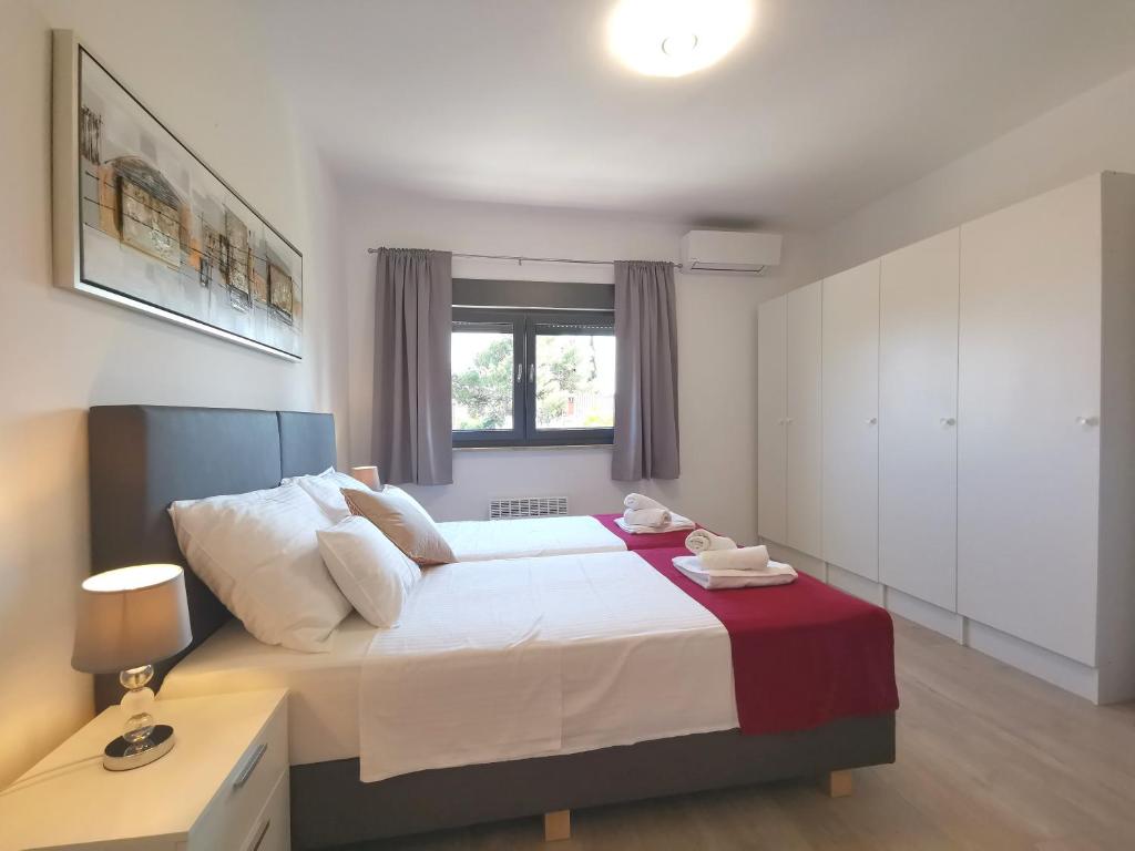 Fotografie z fotogalerie ubytování Apartment Pineta with terrace & park wood view v destinaci Pula
