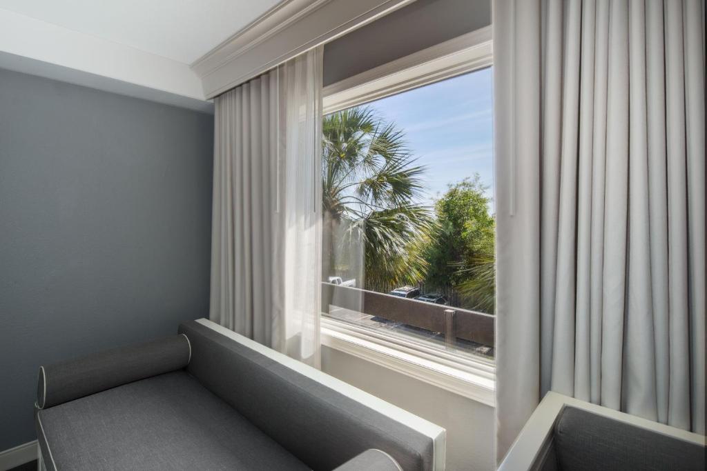 Beach House Resort Hilton Head Island - Reina Jr. Suite