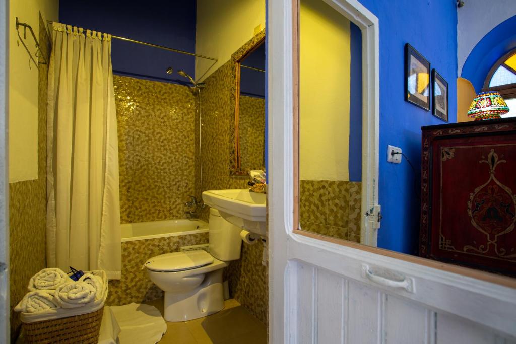 Uma casa de banho em Hotel Casa Miguel
