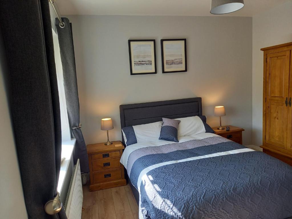 Sea Crest B&B Rossnowlagh tesisinde bir odada yatak veya yataklar