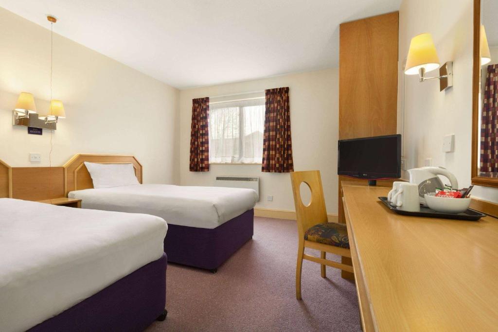 Days Inn by Wyndham Sevenoaks Clacket Lane - 