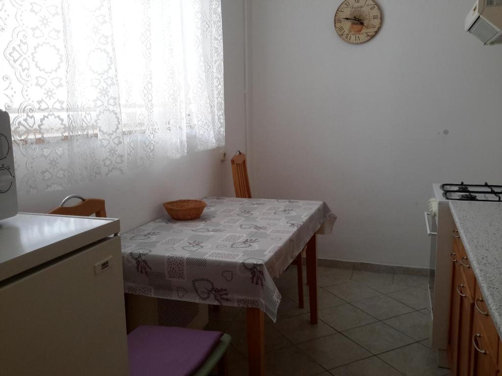 Kuchyňa alebo kuchynka v ubytovaní Szeki Apartman