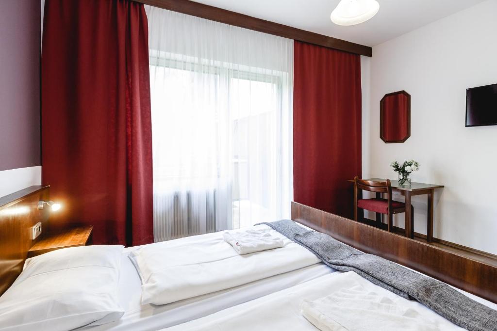 Postel nebo postele na pokoji v ubytování Hotel Hoffinger