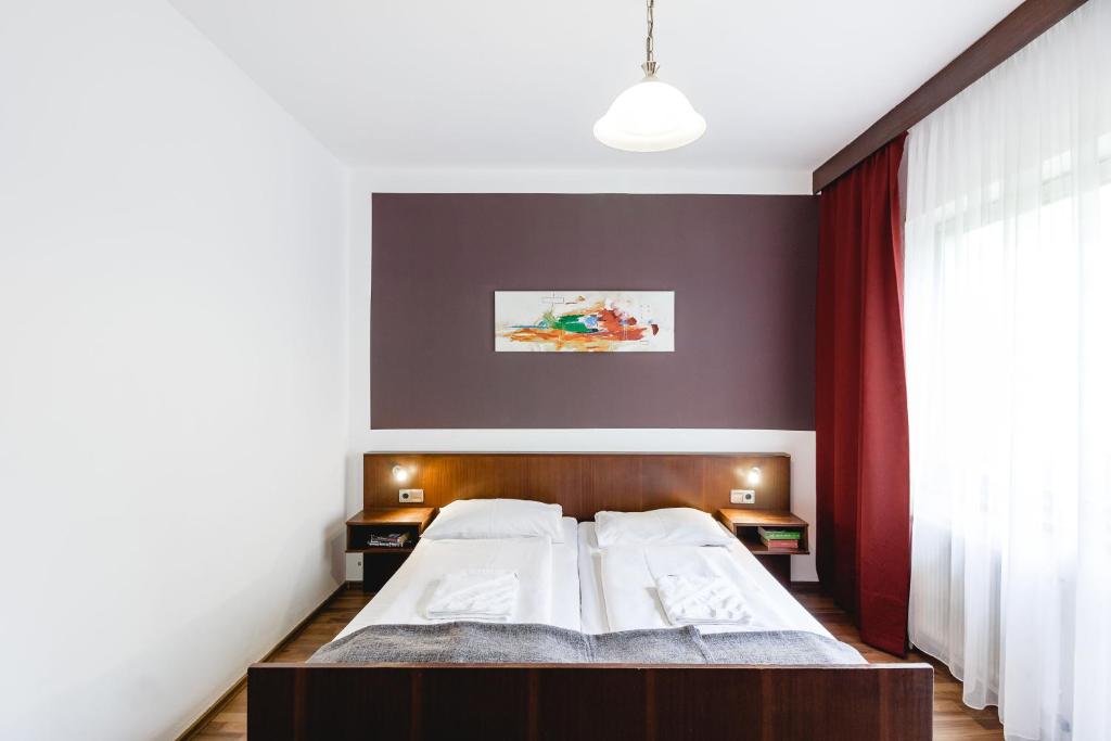 Una cama o camas en una habitaci&oacute;n de Hotel Hoffinger