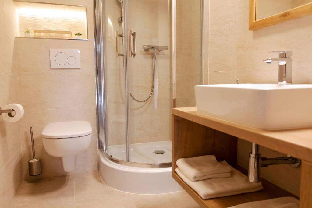 A bathroom at Chalet Nova Lesna Mountain View