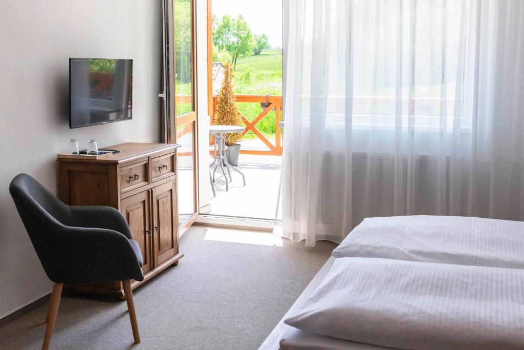 A television and/or entertainment centre at Chalet Nova Lesna Mountain View