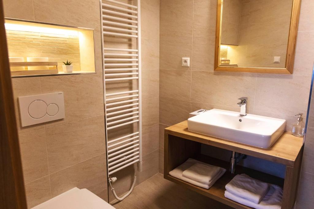 A bathroom at Chalet Nova Lesna Mountain View