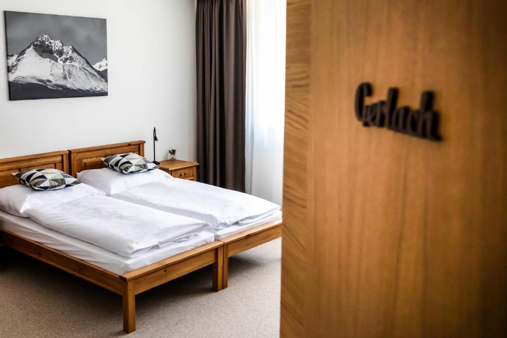 A bed or beds in a room at Chalet Nova Lesna Mountain View