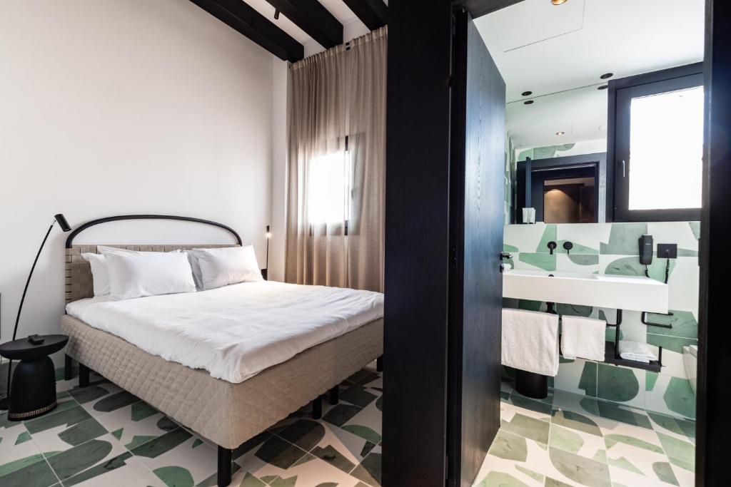 Posteľ alebo postele v izbe v ubytovaní Concepcio by Nobis, Palma, a Member of Design Hotels