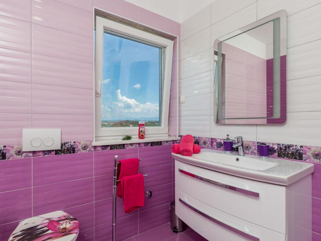 Koupelna v ubytování Holiday Home Villa Gabriel by Interhome