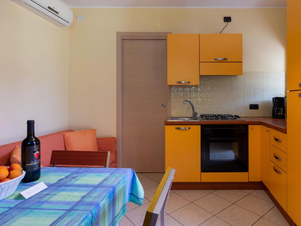 Kuchyň nebo kuchyňský kout v ubytování Holiday Home Elisa by Interhome